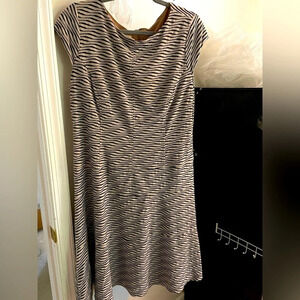 ANNE KLEIN 16 cap sleeve dress Zip & hook back closure Lined tan &‎ black design